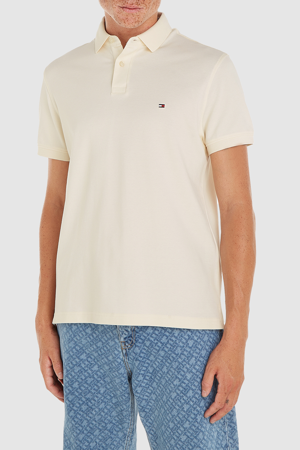 תמונת כל הלוק של חולצת פולו מכותנה אורגנית TOMMY HILFIGER
